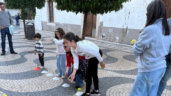La Gymkhana familiar convierte el casco histórico en un espacio de deporte y convivencia