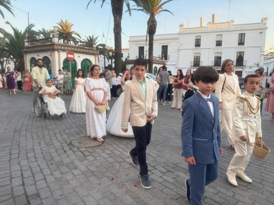 Ochenta y cinco niños y niñas de Olivenza protagonizan la procesión del Corpus Christi