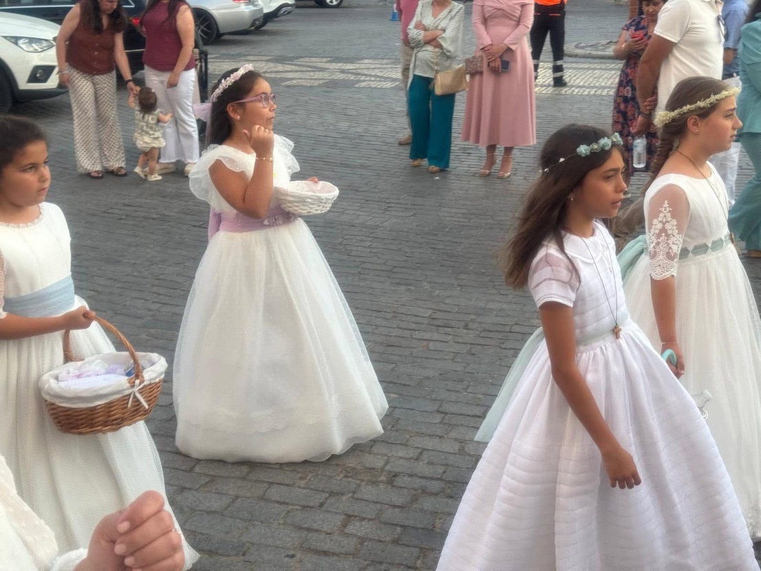 Ochenta y cinco niños y niñas de Olivenza protagonizan la procesión del Corpus Christi
