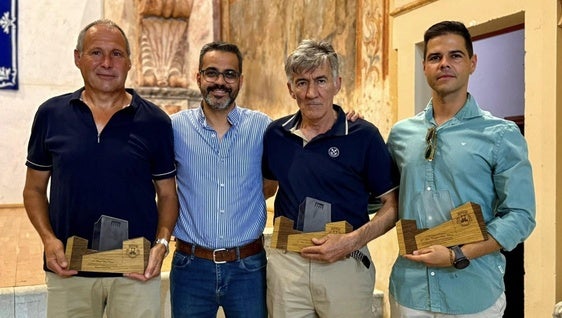 El Ayuntamiento reconoce la trayectoria de sus empleados municipales jubilados