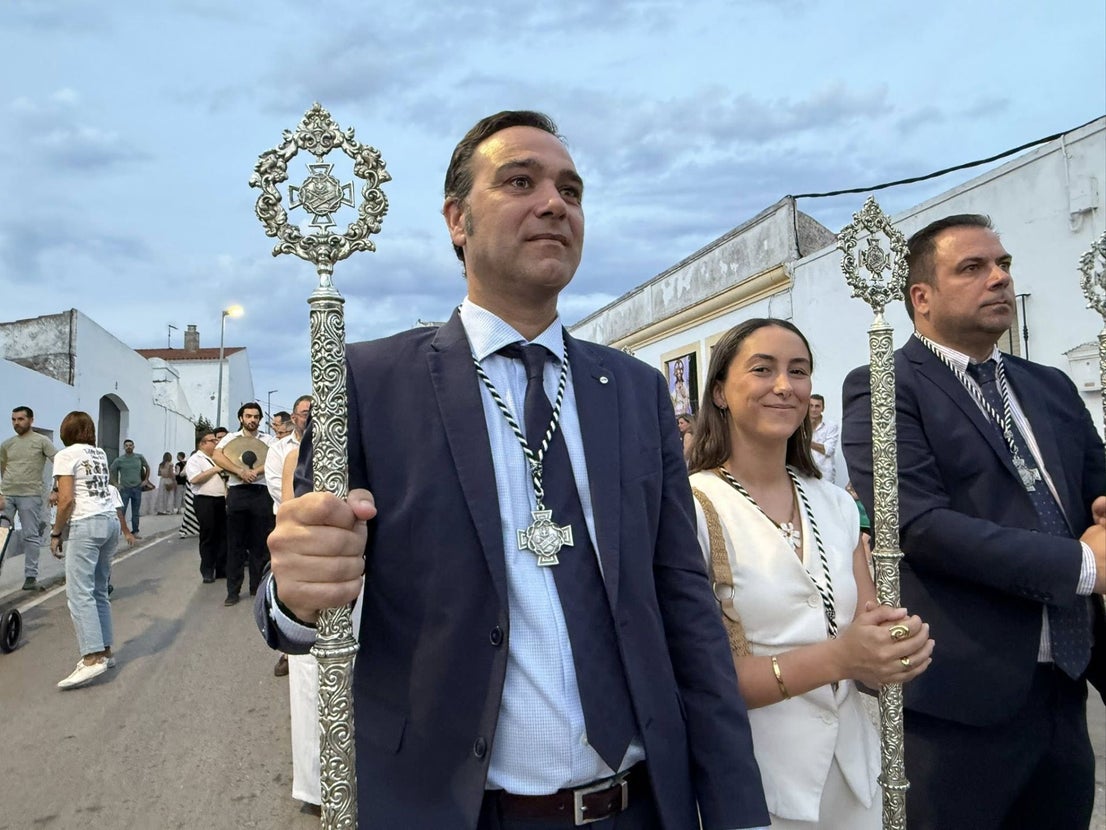 El Sagrado Corazón de Jesús recorre las calles de La Farrapa en una emotiva procesión