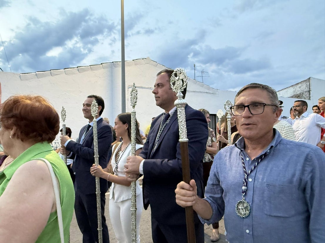El Sagrado Corazón de Jesús recorre las calles de La Farrapa en una emotiva procesión