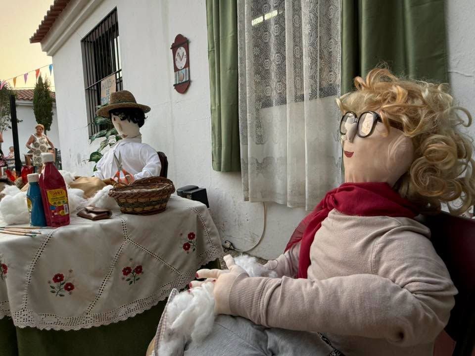 La Asociación de Mujeres 'Las Raparigas' gana el concurso de Muñecas de San Juan