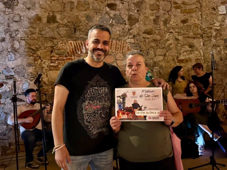 La Asociación de Mujeres 'Las Raparigas' gana el concurso de Muñecas de San Juan