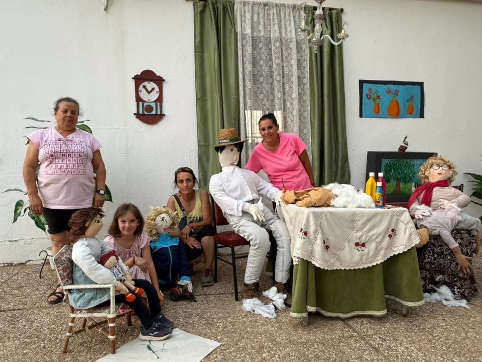 La Asociación de Mujeres 'Las Raparigas' gana el concurso de Muñecas de San Juan