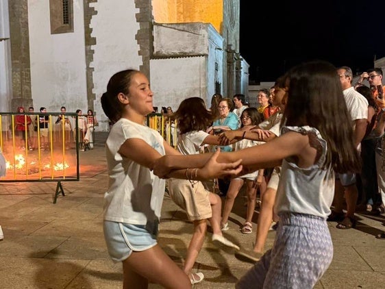 La Asociación de Mujeres 'Las Raparigas' gana el concurso de Muñecas de San Juan