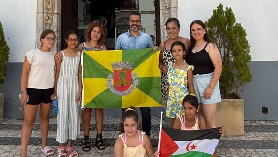 La ciudad da la bienvenida a las tres niñas saharauis que pasarán el verano con el programa 'Vacaciones en Paz'