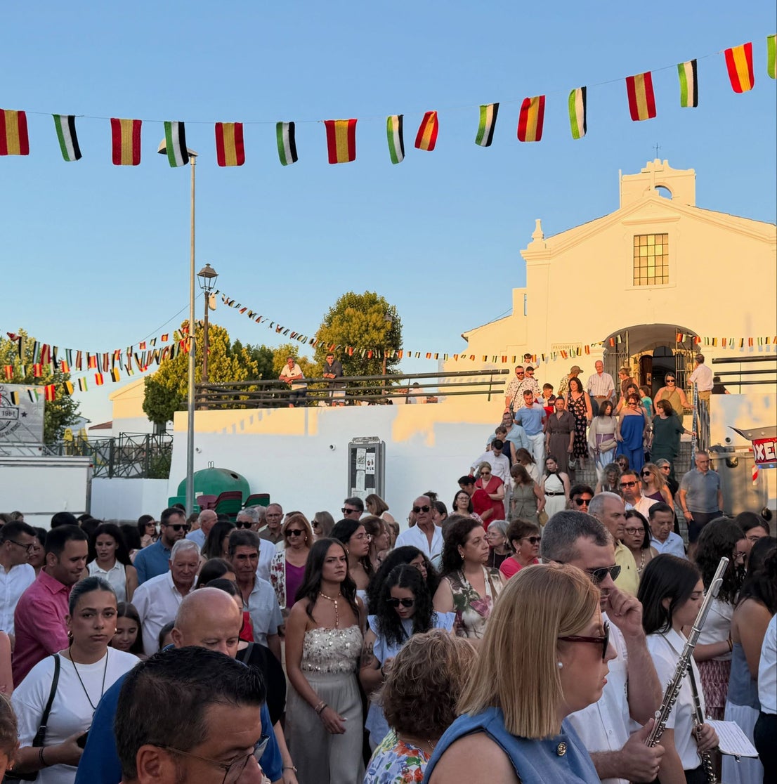 San Benito de la Contienda honra a su patrón con la tradicional procesión en el corazón de sus fiestas
