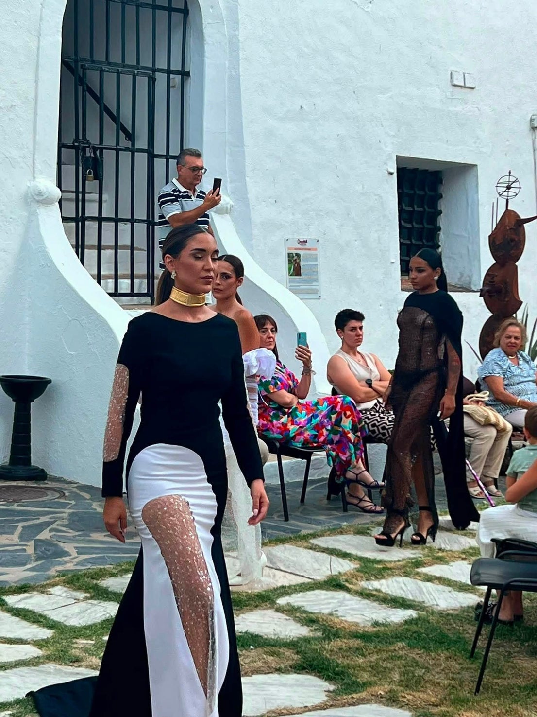 Las hermanas Rodríguez Ramallo deslumbran con su colección de moda 'Desde Olivenza, Due'