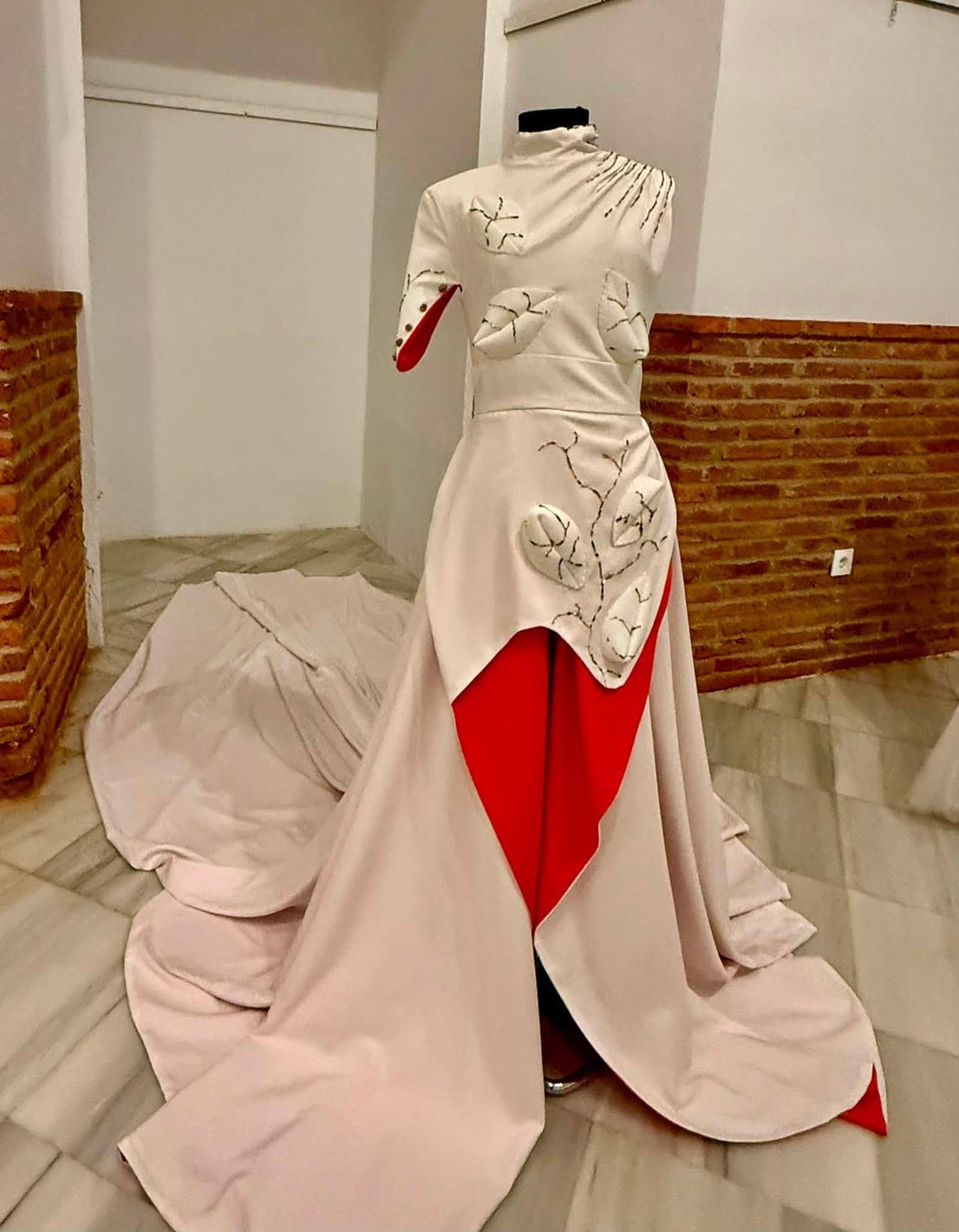 Las hermanas Rodríguez Ramallo deslumbran con su colección de moda 'Desde Olivenza, Due'