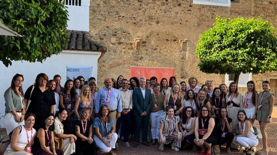 El primer Desayuno EME reúne en Olivenza a medio centenar de empresarias y emprendedoras de la provincia