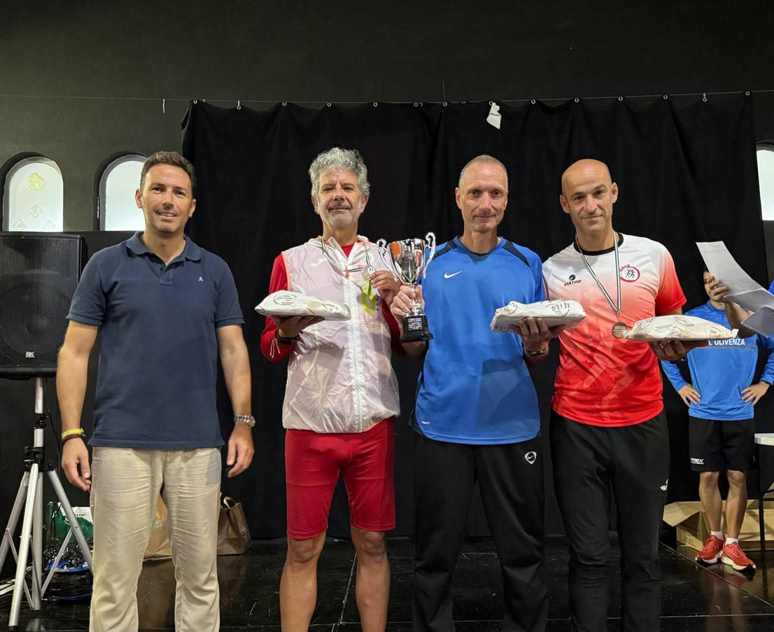 Más de 200 deportistas en la V Carrera Popular a pesar de la lluvia