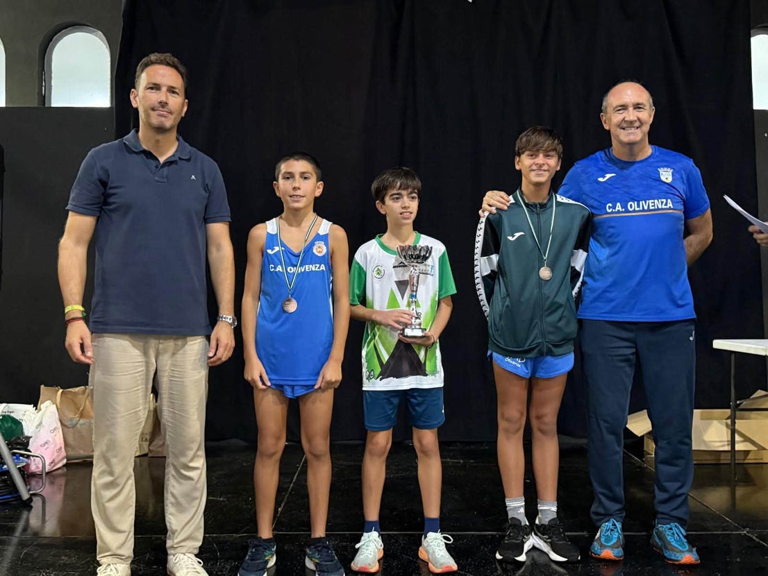 Más de 200 deportistas en la V Carrera Popular a pesar de la lluvia