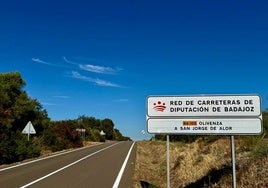 Una de las carreteras en las que se han pintado las marcas víales.