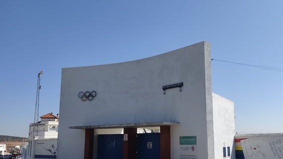 Entrada a ala Ciudad Deportiva de Olivenza.