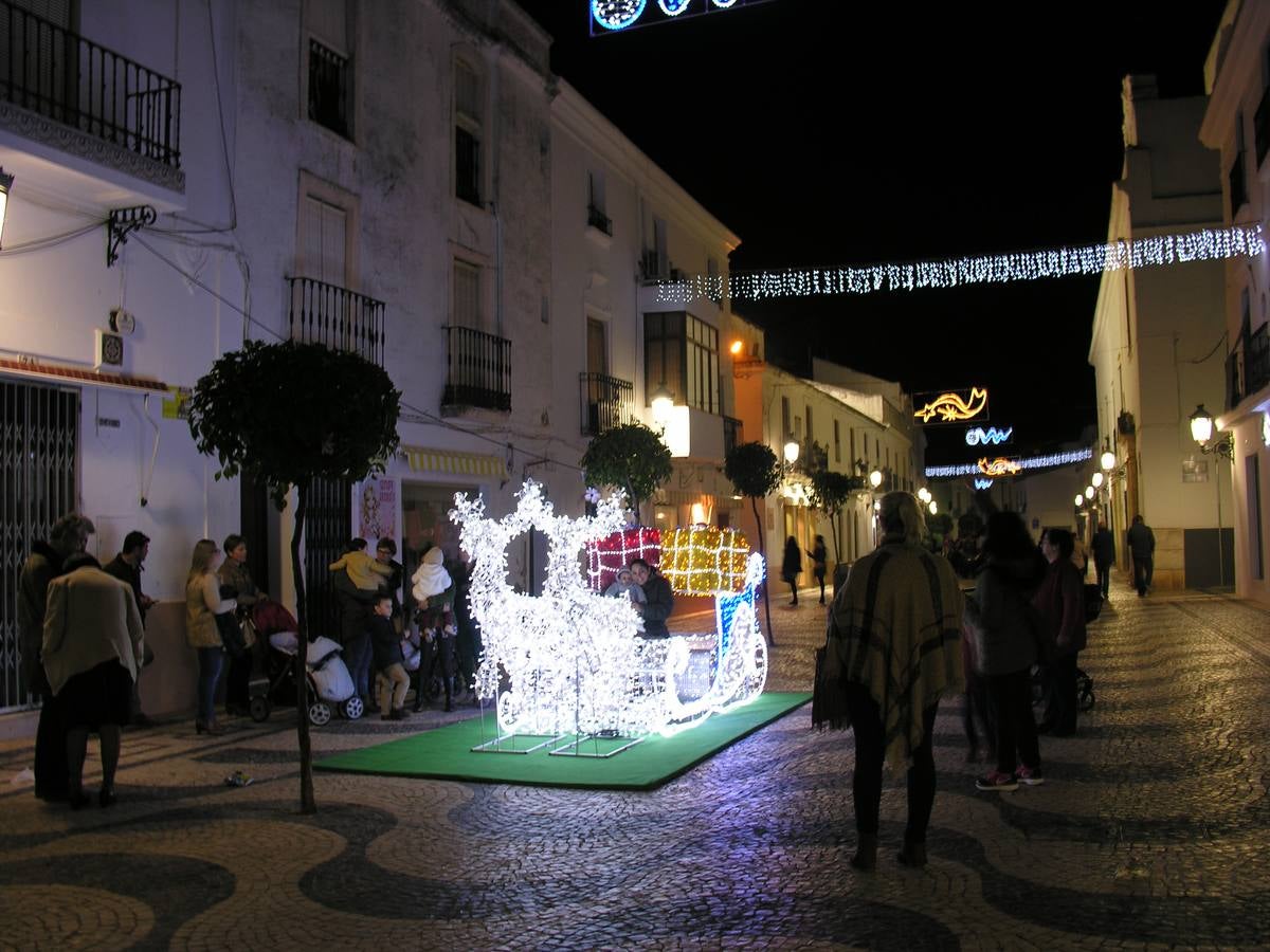 Trineo de luces led situado en la calle Caridad. 