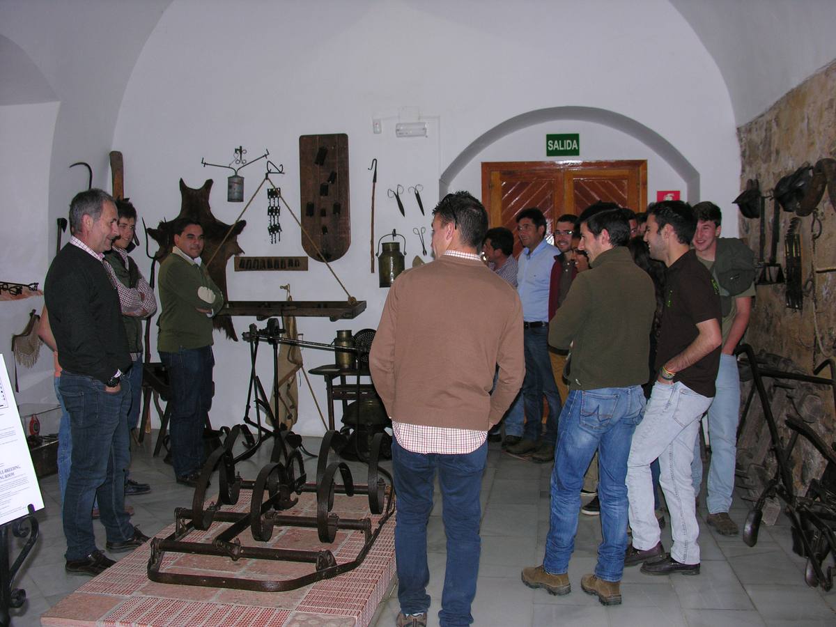 Visita de jóvenes cazadores al Museo. 