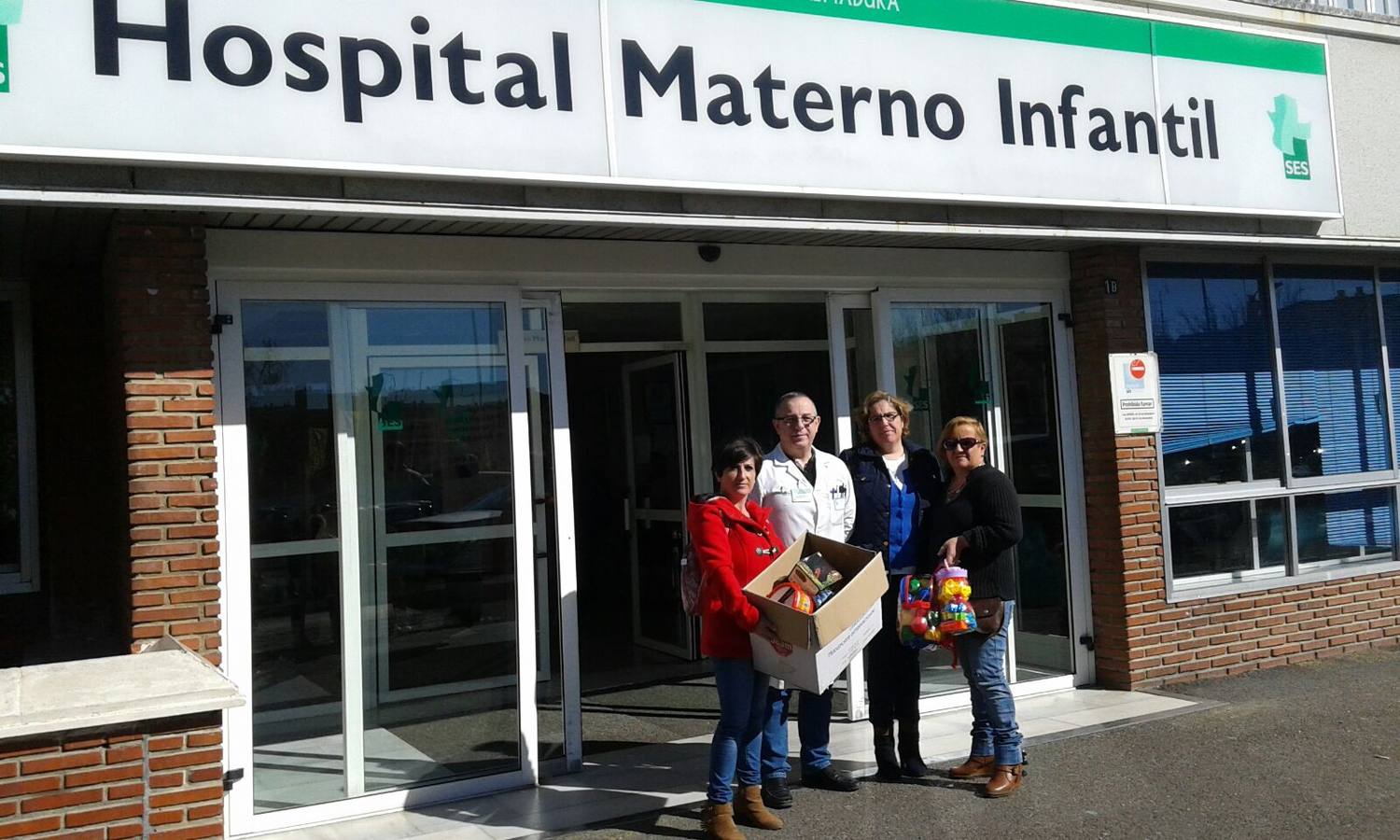 AMIO dona 300 juguetes al Hospital Materno Infantil de Badajoz