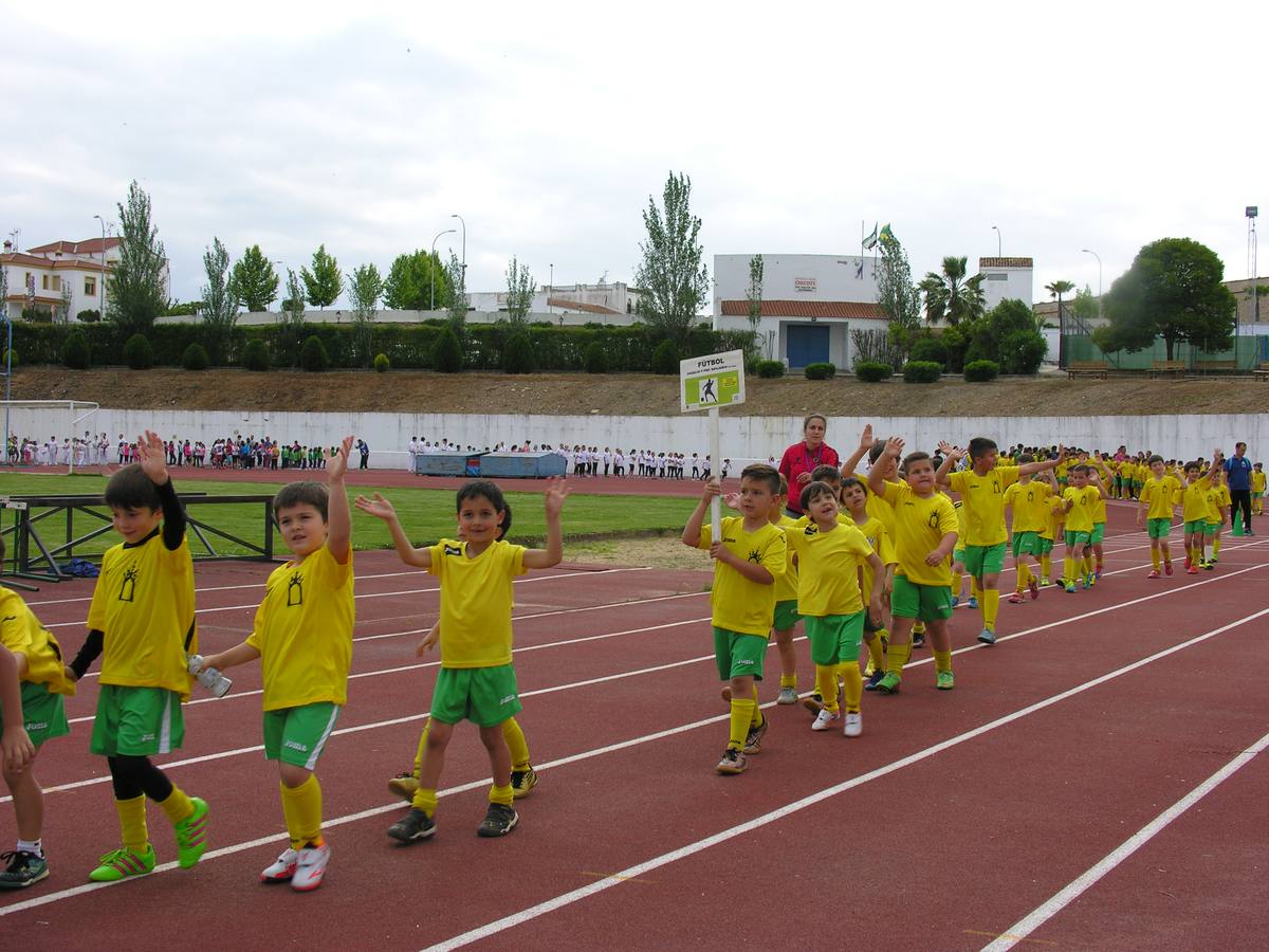 Deportistas durante el desfile que cerró el acto de clausura. 
