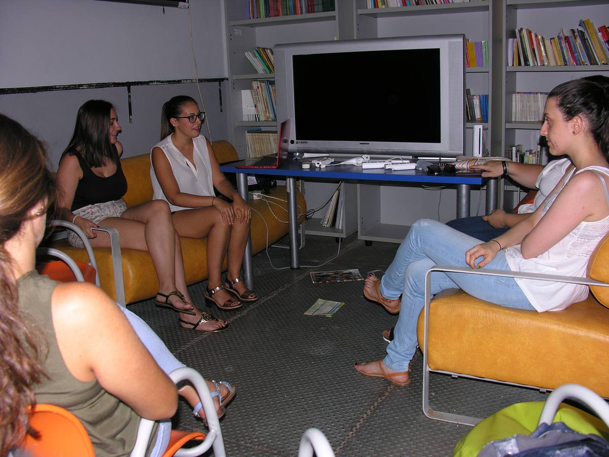 Jóvenes durante la primera reunión celebrada en el ECJ. 