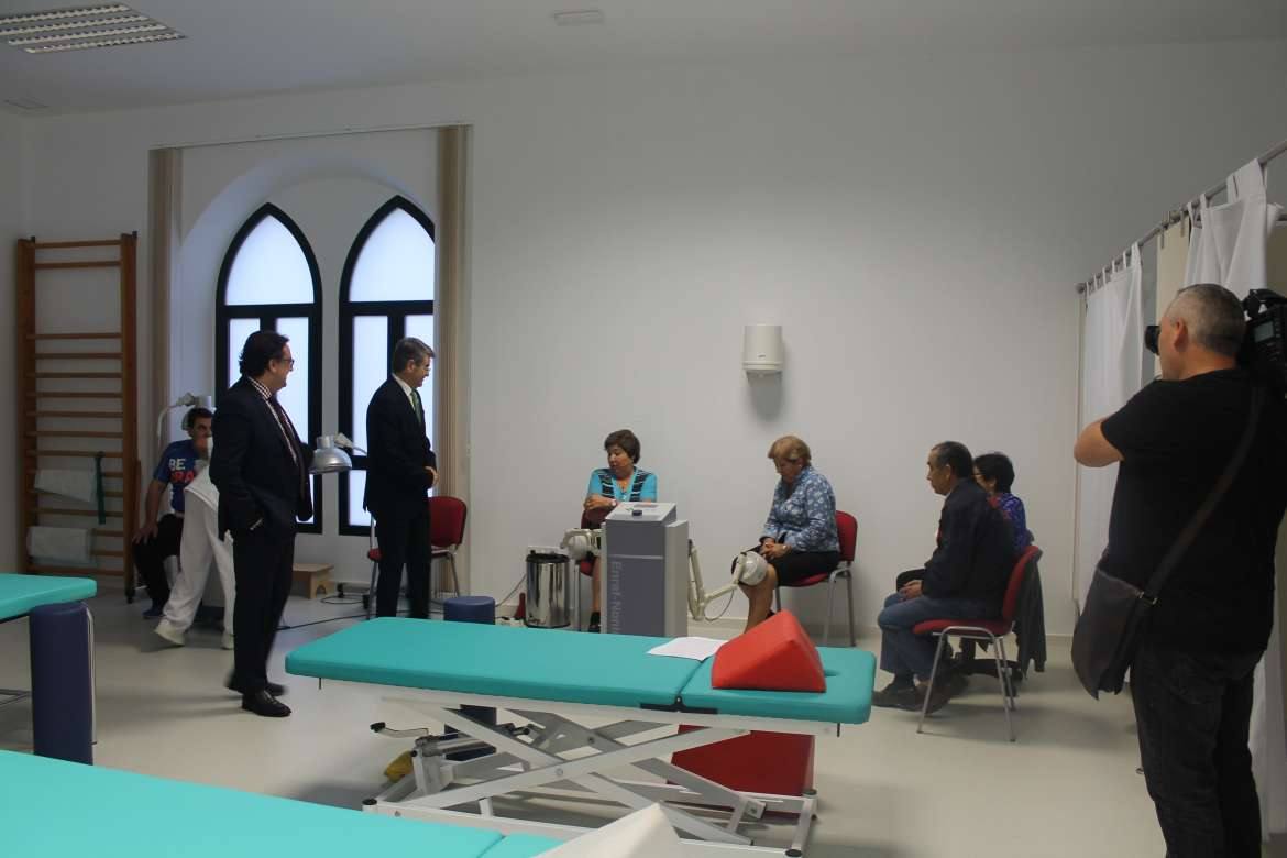 Jose María Vergeles, durante la visita a la zona de fisioterapia del nuevo centro. 