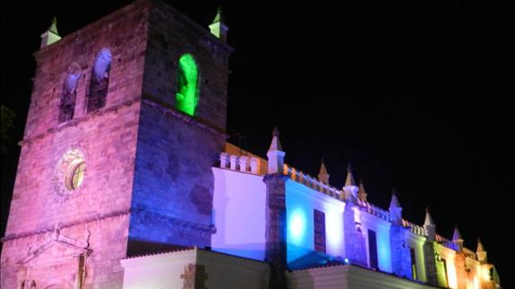 Iluminación artística de la iglesia de Santa María Magdalena. 