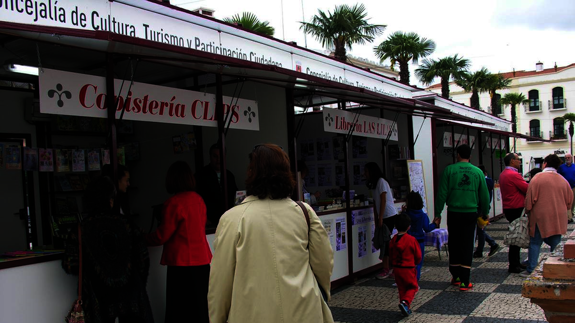 En la Feria del Libro de Olivenza se llevaron a cabo actividades de sensibilización con la población refugiada. 