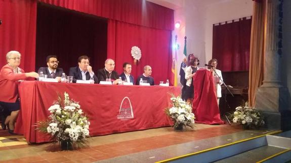 Mesa presidencial del acto institucional del 75º aniversario. 