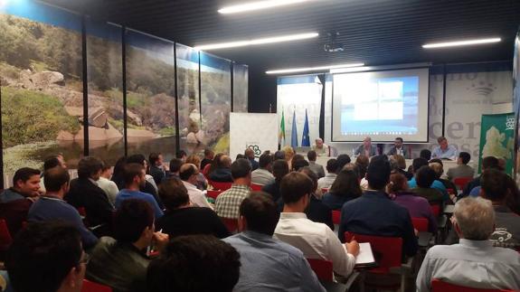 Asistentes a la presentación de la convocatoria de ayudas en el Centro Integral de Desarrollo de Olivenza. 