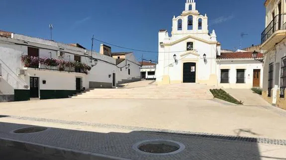 Plaza de la Constitución reformada de San Jorge de Alor. 