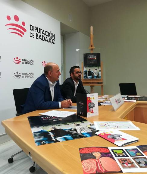 Lorenzo Molina y Manuel J. González, en la sala de presa de la Diputación de Badajoz. 