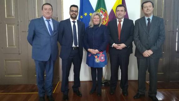 La delegación oliventina, junto a autoridades de la Red de Juderías y de Reguengos de Monsaraz. 