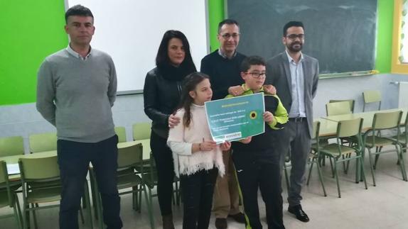 Entrega del lpremio al alumnado. 