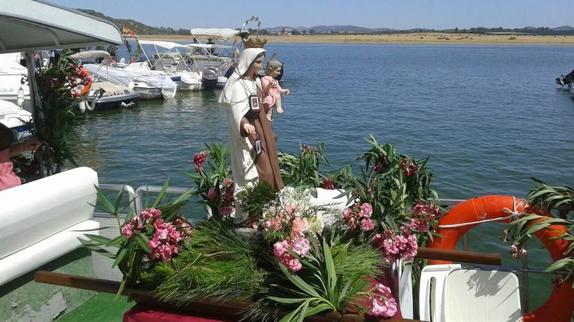 Imagen de la Virgen del Carmen en el puerto de Villarreal. 