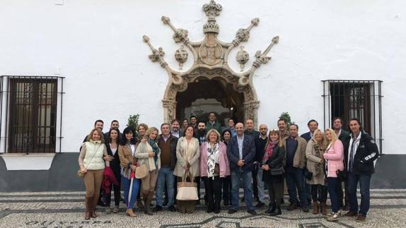 Recepción oficial de primeros participantes en el Ayuntamiento. J.M.M.P.