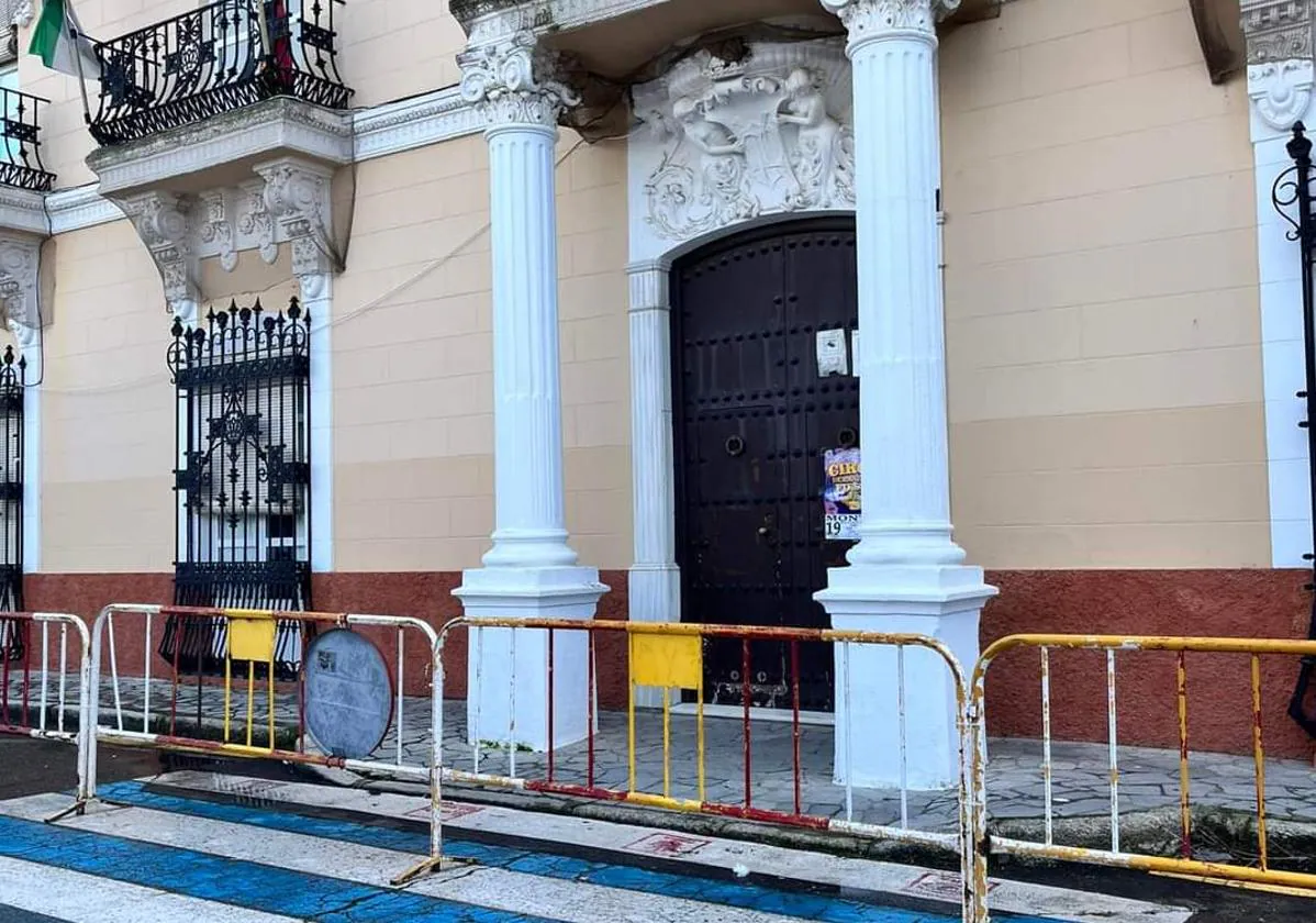 El mal estado del colegio Calzada Romana genera inquietud en la localidad