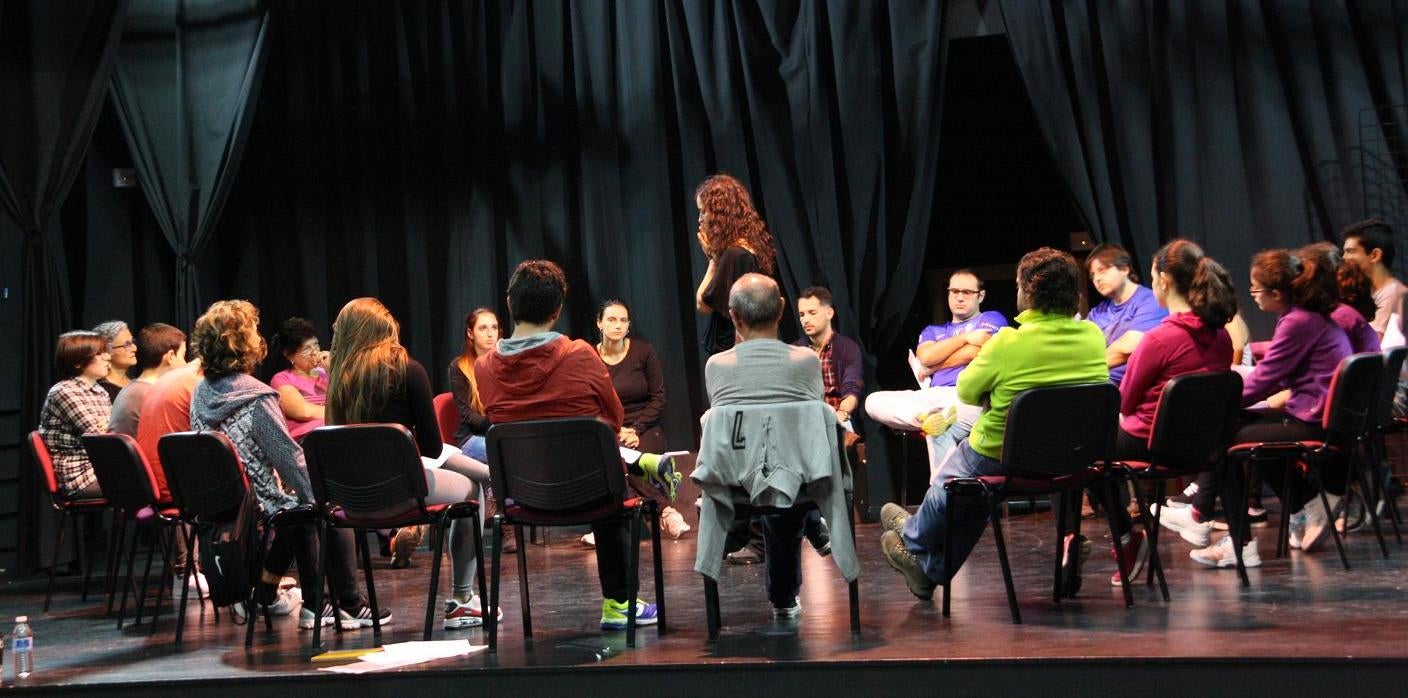 Alumnos en la clase de teatro Ayuntamiento de Puebla de la Calzada