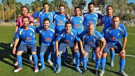 El equipo poblanchino posa antes del partido 