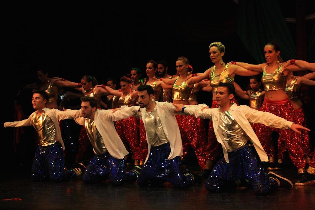 Formación de baile Al Compás 