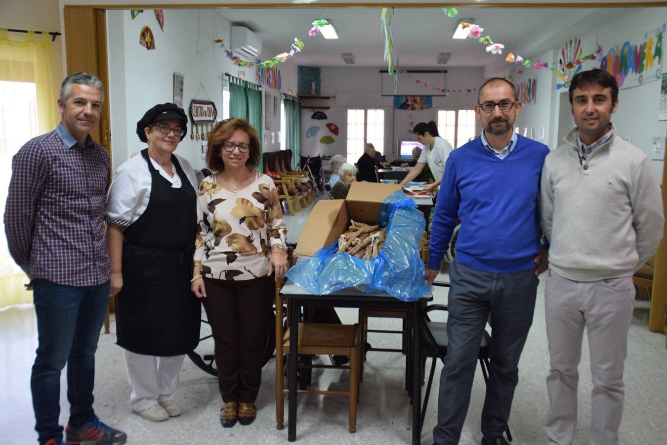 El Club Rotario de Mérida hace una donación de embutidos al centro de día