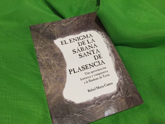 Rafael María Cañete presenta su libro: "El enigma de la Sábana Santa de Plasencia"