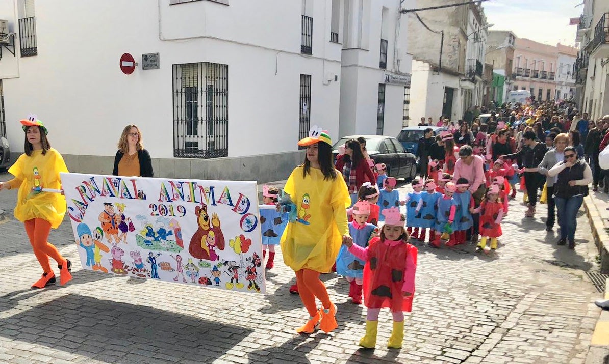 Los personajes de dibujos animados de ayer y de hoy protagonizaron el Carnaval Escolar