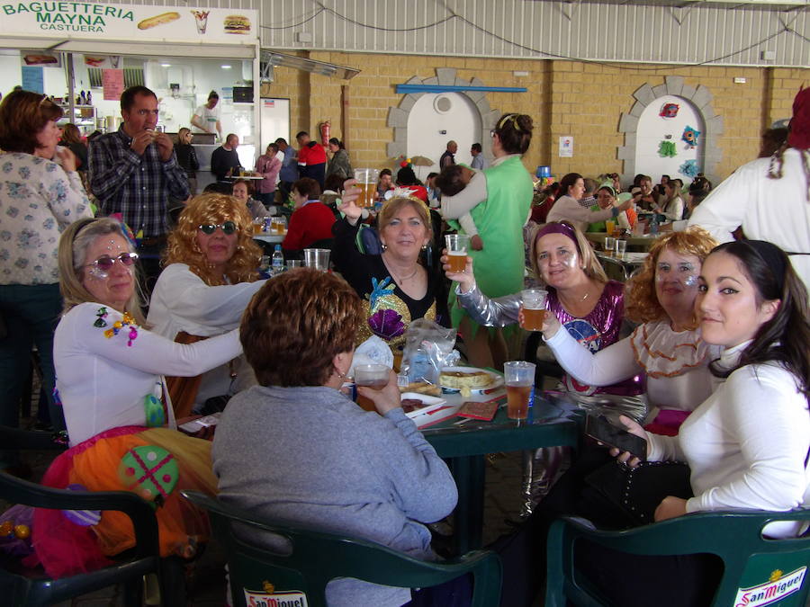 Un grupo de carnavalelras suqe no quiseron perderse la matiné 