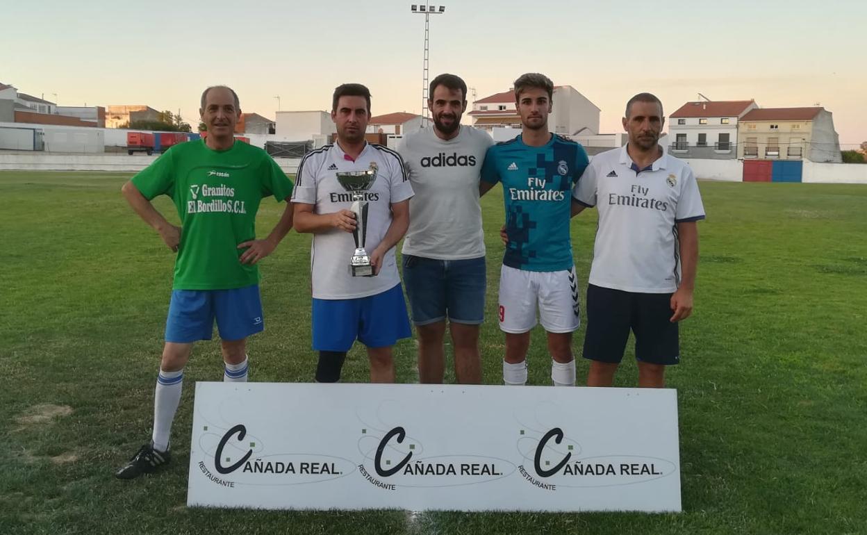 Los 'madridistas', con dos victorias, ganaron el torneo interpeñas 'La Amistad'