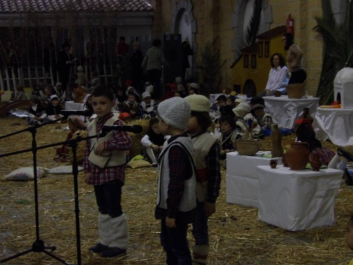 El Nacimiento ha estado acompañado por un grupo de 'angelitos' 
