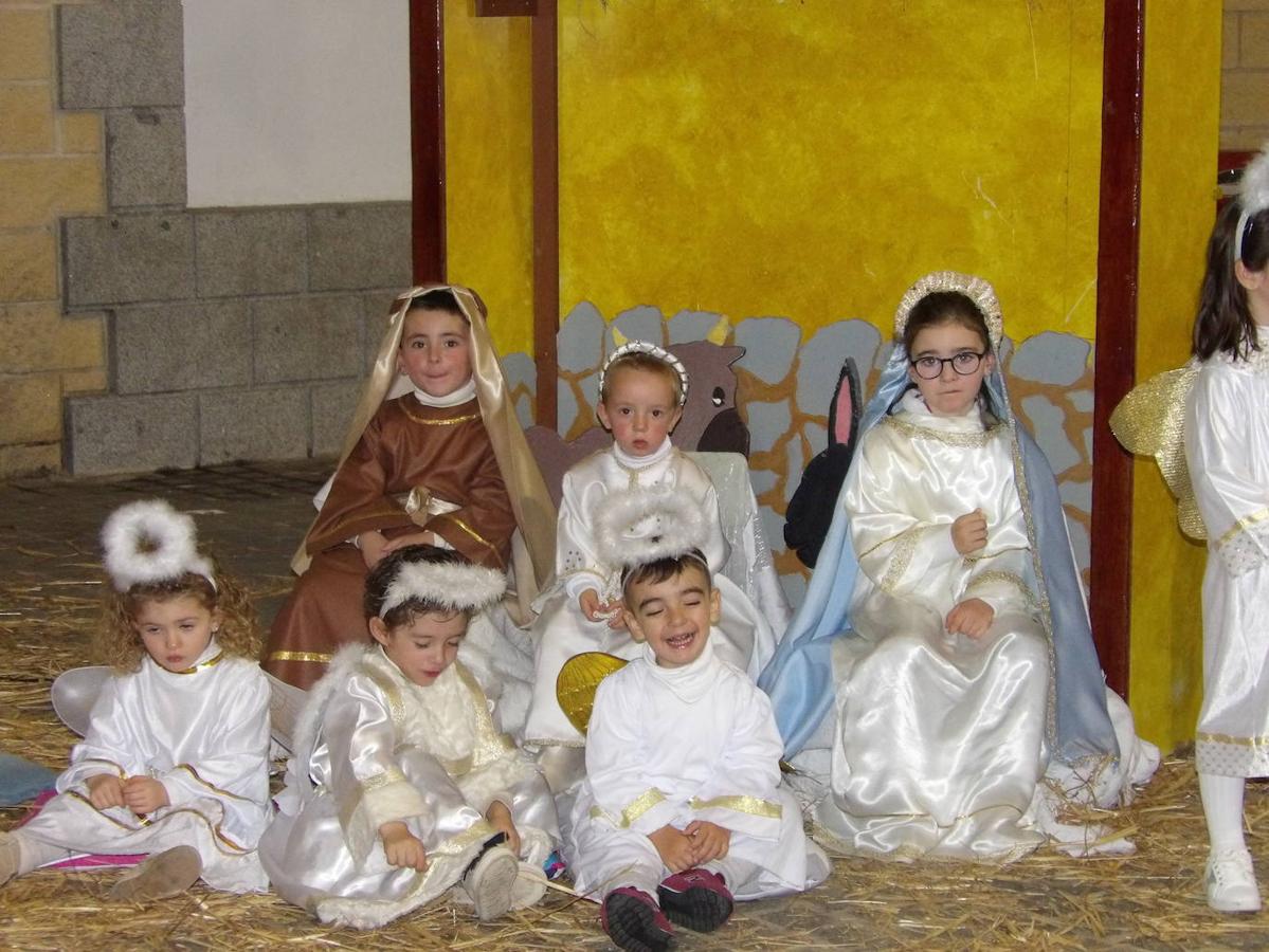 El Nacimiento ha estado acompañado por un grupo de 'angelitos' 
