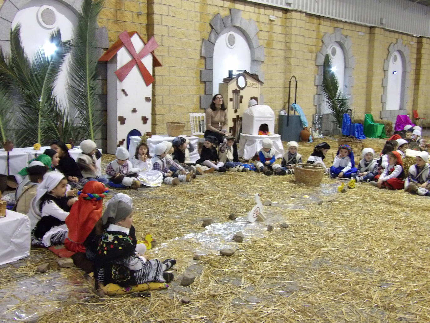 El Nacimiento ha estado acompañado por un grupo de 'angelitos' 