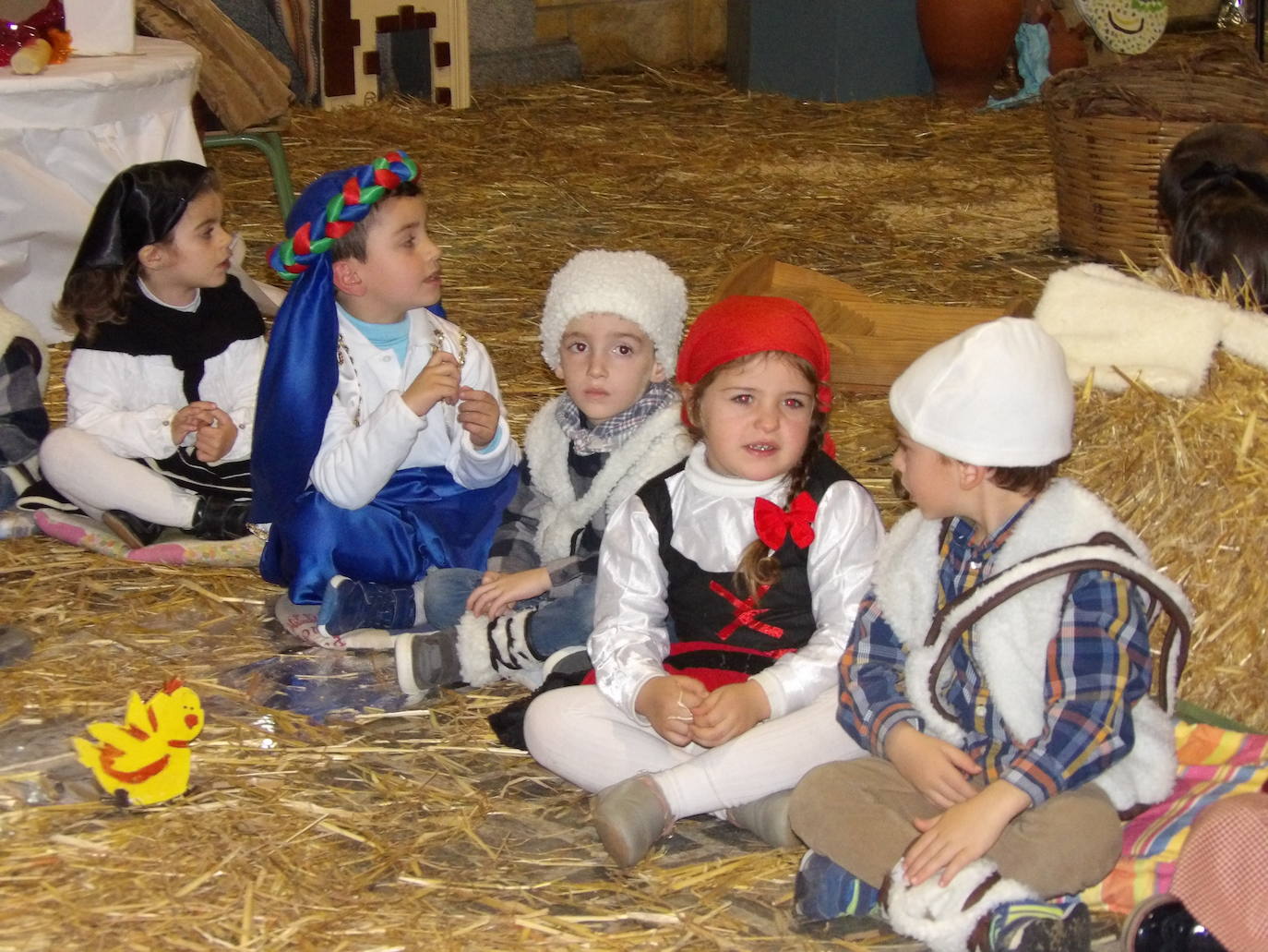 El Nacimiento ha estado acompañado por un grupo de 'angelitos' 