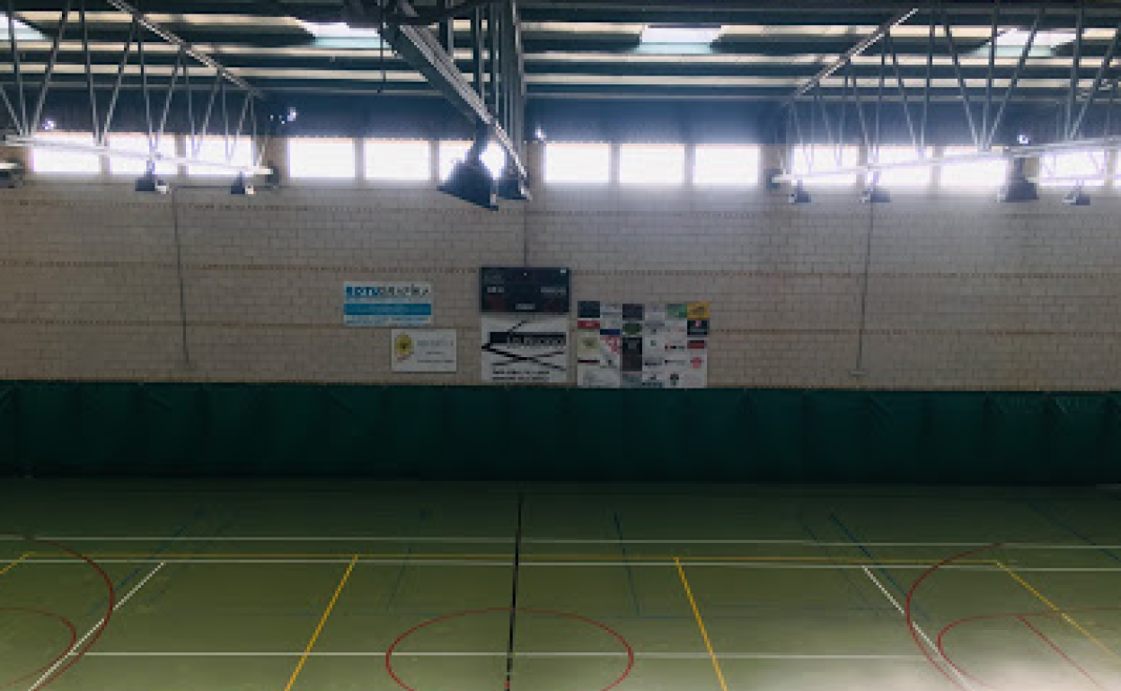 El pabellón polideportivo contará con una cubierta nueva, entre otras mejoras