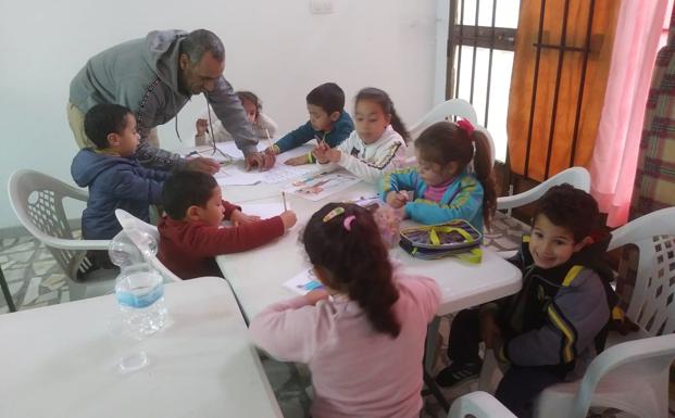 Los más pequeños realizando sus actividades 